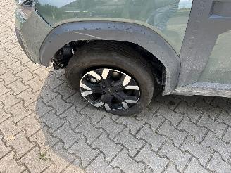 Dacia Duster AUTOMAAT 1.6 HYBRIDE NAVI CLIMA CAMERA PDC LED B.J 12-2024 picture 17