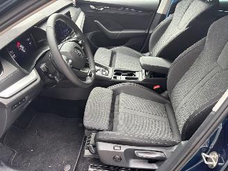 Skoda Octavia AUTOMAAT HYBRIDE NAVI CLIMA VIRT DASH CAMERA TREKHAAK LED B.J 12-2024 picture 8