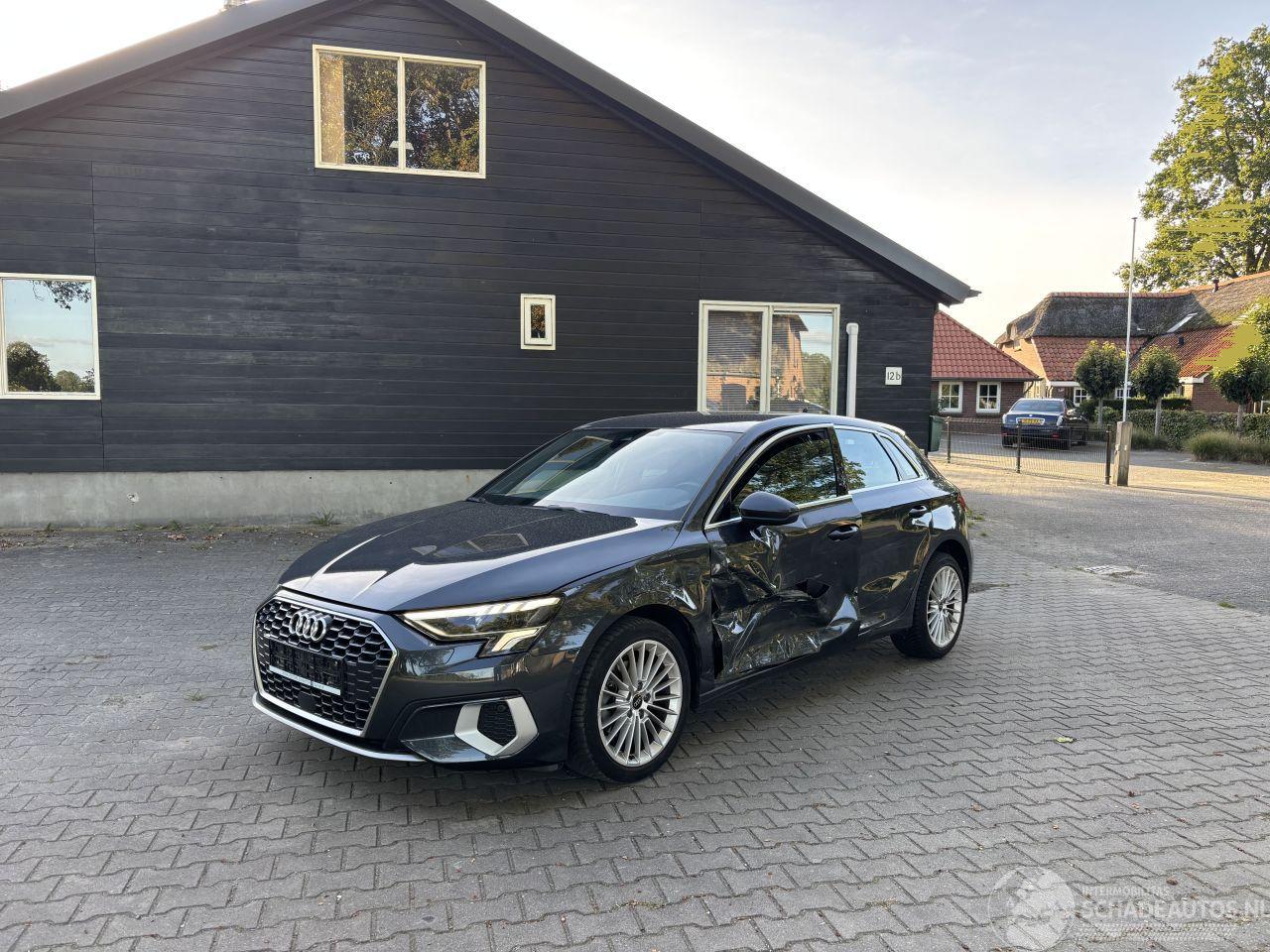 Audi A3 30 TFSI HYBRIDE AUTOMAAT SPORT CLIMA LED B.J 03-2023