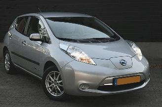 Schadeauto Nissan Leaf Navi Clima Lmv Camera  B.J 2012 2012/2