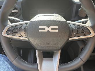 Dacia Duster AUTOMAAT 1.6 HYBRIDE NAVI CLIMA CAMERA PDC LED B.J 12-2024 picture 12