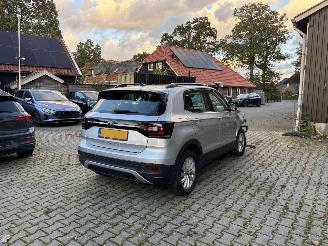 Vaurioauto  passenger cars Volkswagen T-Cross TSI Navi Clima Cruise B.J 2021 2021/4