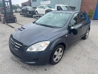 uszkodzony samochody osobowe Kia Cee d  2009/8