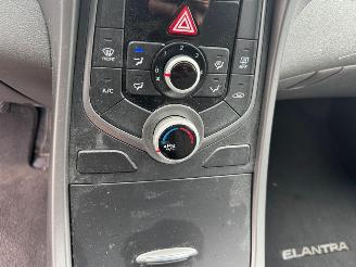 Hyundai Elantra  picture 21