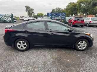 Hyundai Elantra  picture 4
