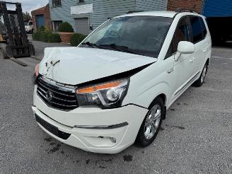 krockskadad bil auto Ssang yong Rodius  2016/6