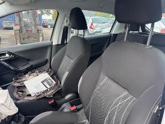 Peugeot 208 I  ACTIVE picture 23
