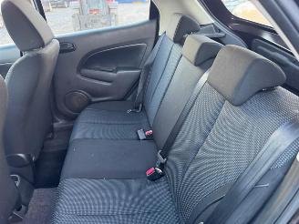 Mazda 2  picture 23