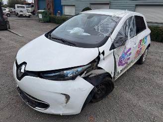 Damaged car Renault Zoé  2016/1