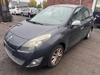 damaged passenger cars Renault Grand-scenic  2011/6