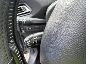 Peugeot 308  picture 8