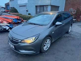 damaged passenger cars Opel Astra  2018/8