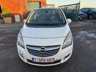 krockskadad bil auto Opel Meriva B 2014/3