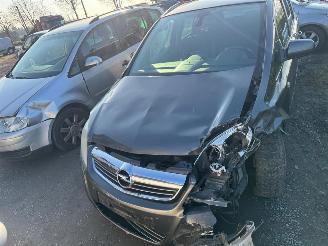 krockskadad bil auto Opel Zafira  2010/10