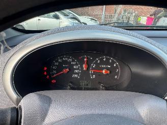 Nissan Micra  picture 12
