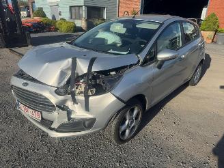 uszkodzony samochody osobowe Ford Fiesta TREND 2013/10