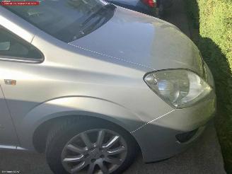 Schadeauto Opel Zafira B COSMO 2011/3