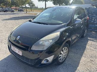 Damaged car Renault Scenic  2011/4
