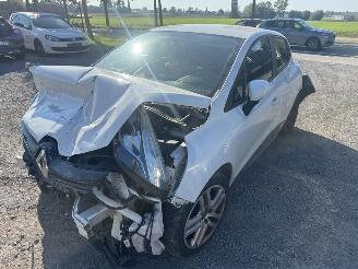 Damaged car Renault Clio  2018/11