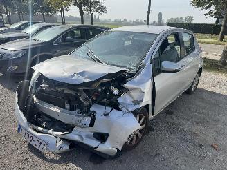skadebil auto Toyota Yaris III  LIFE 2013/10