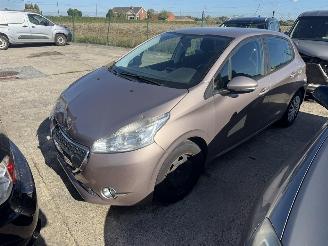 Voiture accidenté Peugeot 208  2013/10
