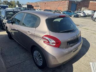 Peugeot 208  picture 7
