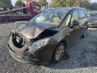 Damaged car Opel Zafira  2016/5
