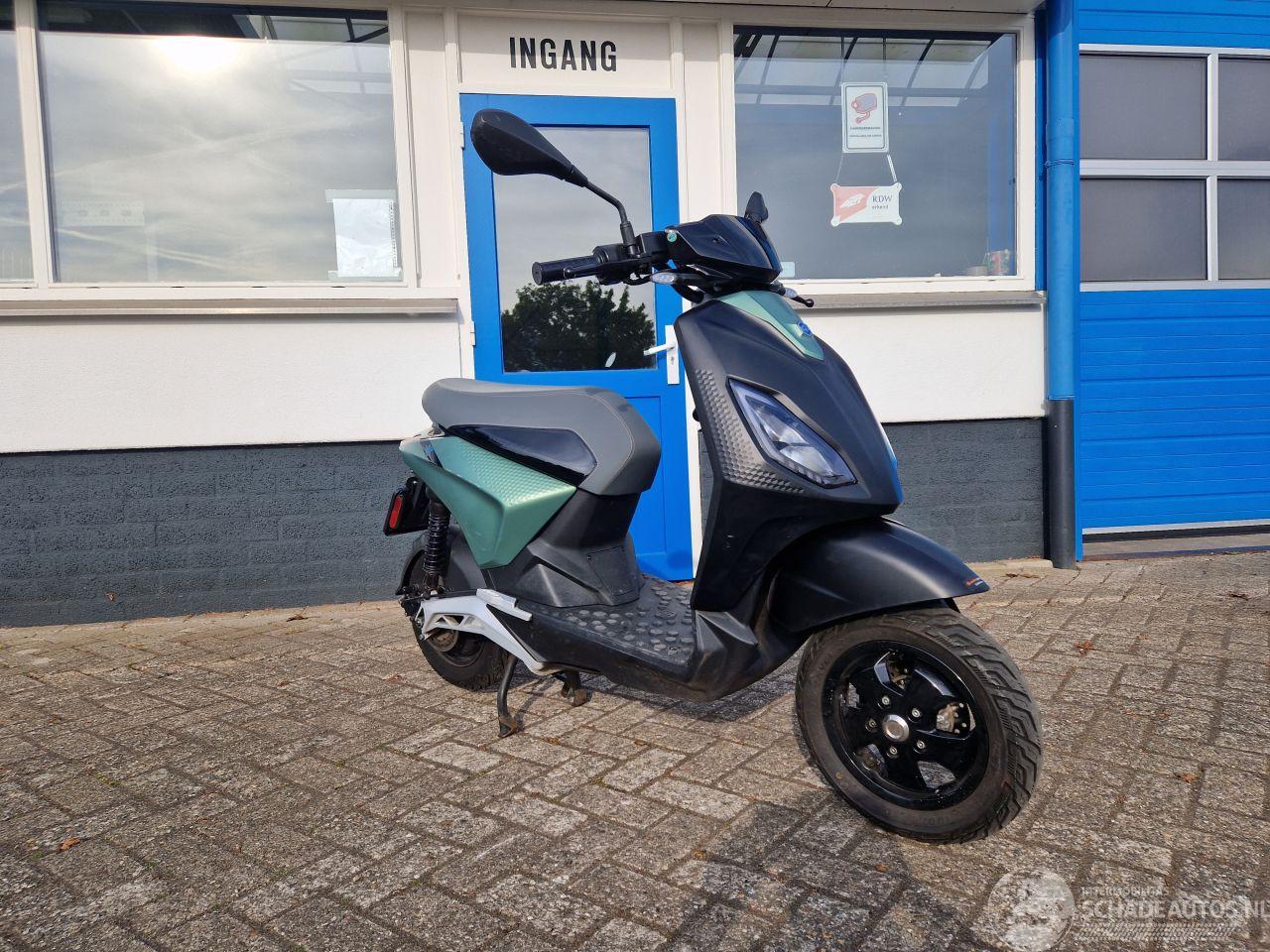Piaggio  ONE +