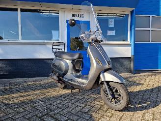 uszkodzony skutery Capri  LOOK A LIKE VESPA 2020/8