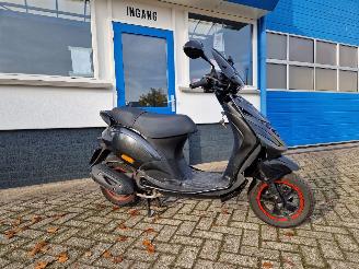Piaggio  ZIP IGET 45KM picture 4