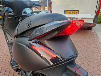Piaggio  ZIP E5 BROMSCOOTER 1E EIGENAAR picture 6