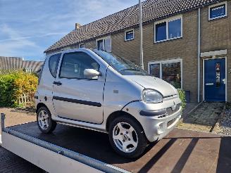 krockskadad bil brommobiel Piaggio  M500 2005/8