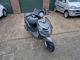 Vaurioauto  scooters Piaggio  ZIP BROM 2014/12