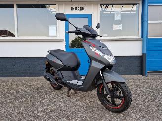 Peugeot  KISBEE 45KM picture 15
