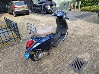 Vespa  PRIMAVERA 1 EIGENAAR picture 5