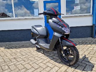 dommages scooters Peugeot  KISBEE 2025/7