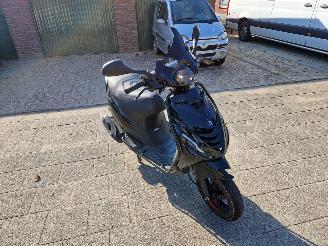 danneggiata scooter Piaggio  ZIP 45KM 2012/8