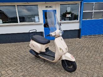  BTC  RIVA 25KM , A klasse blauw kenteken 2017/9