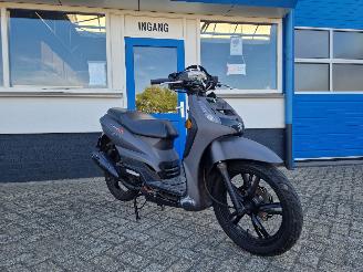 danneggiata scooter Peugeot  TWEET RS , DOUBLE DISC BRAKE 2013/9