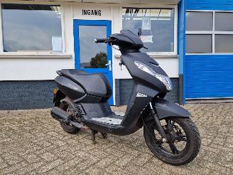 Peugeot  KISBEE BLACK EDITION picture 2
