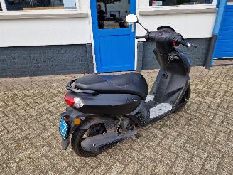 Peugeot  KISBEE BLACK EDITION picture 5