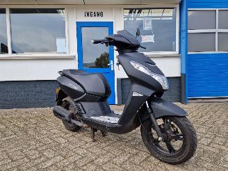 Peugeot  KISBEE BLACK EDITION picture 1
