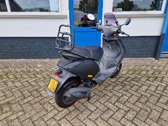 Piaggio  ZIP 45KM I-GET e5 picture 9