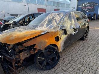 Coche siniestrado Cupra Leon Leon (KLCB), Hatchback, 2020 1.4 e-Hybrid 245, VZ 16V 2021