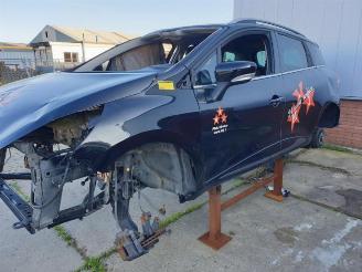 disassembly passenger cars Renault Clio  2015