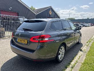 Peugeot 308 1.2 PureTech Blue Lease Executive picture 5