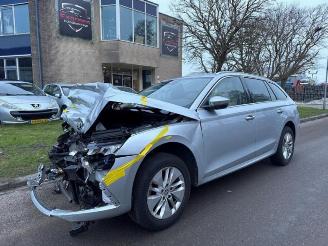 Salvage car Skoda Octavia Octavia Combi (NXAC), Combi 5-drs, 2019 1.0 TSI 12V 2021/8