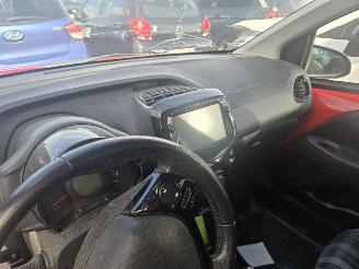 Peugeot 108  picture 3