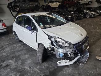 uszkodzony samochody osobowe Peugeot 208  2017/4