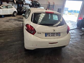 Peugeot 208  picture 5
